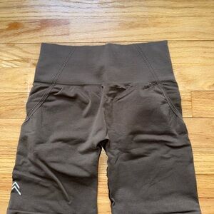 Oner Active Taupe Seamless Shorts 8” Size Medium